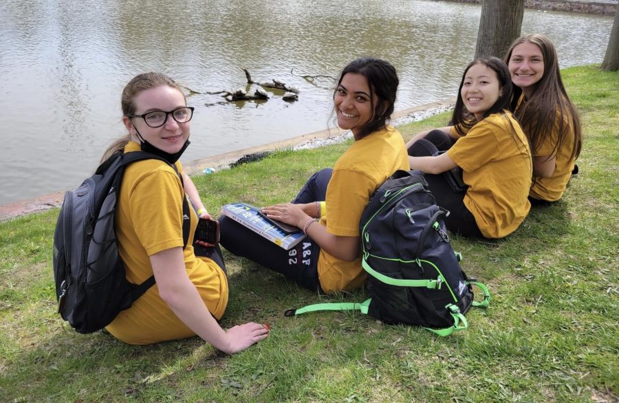 Seniors Madison Jackson, Raveena Navalgund, Victoria Hua, and Kylin Smith pose for a picture next to the pond. 