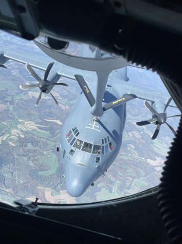 The KC-135 aircraft that the cadets boarded refueled a C-130 aircraft in close proximity.