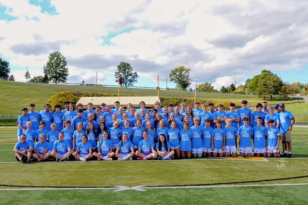 Boys and Girls soccer teams take a picture together at Kick for a Cure