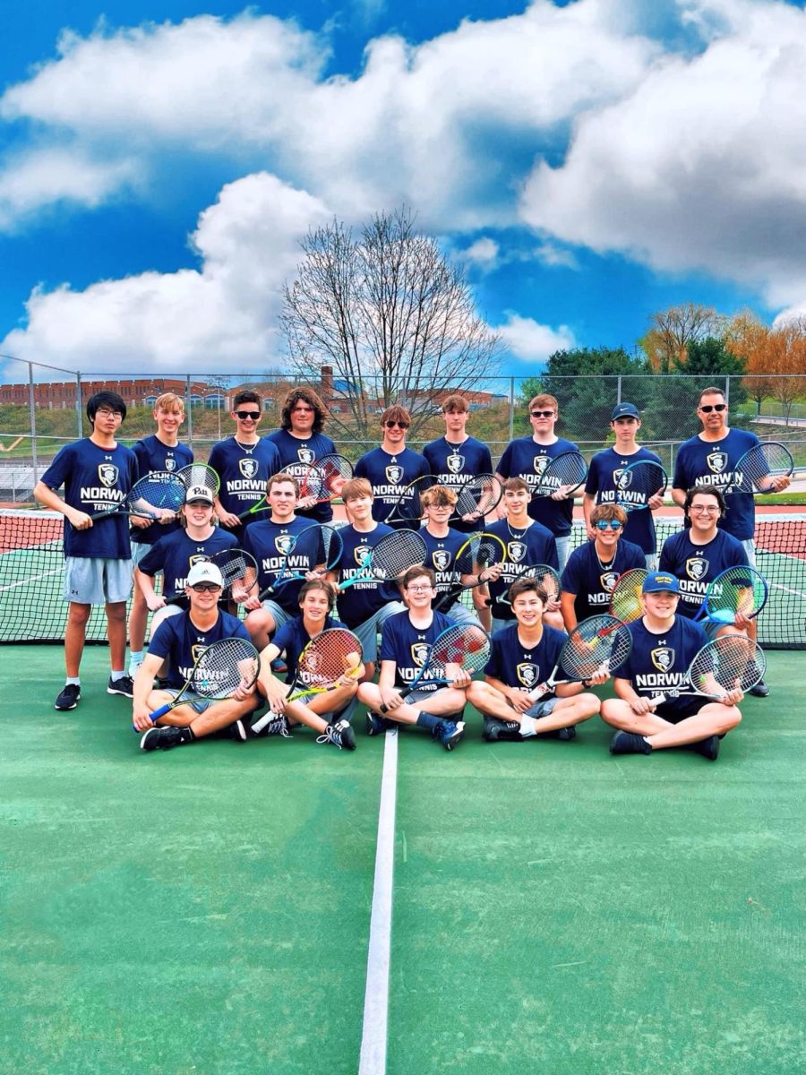 Norwin Boys Tennis team for the 2023-2024 season on the court 